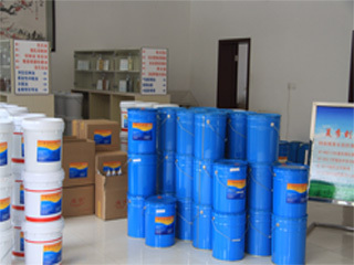 乳化油与包装桶 相辅相成的安全与高效保障